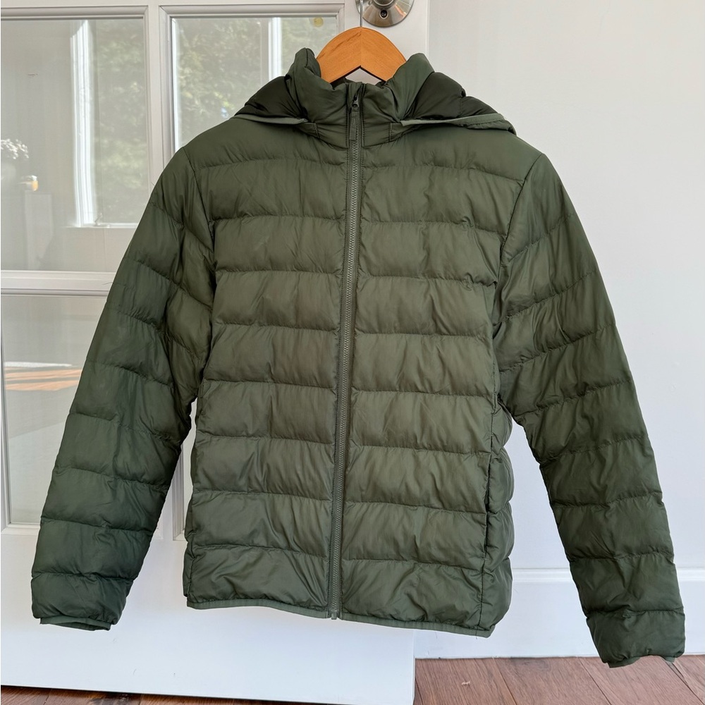 Uniqlo pastel green puffer jacket, super lightweight and very warm size 13Y